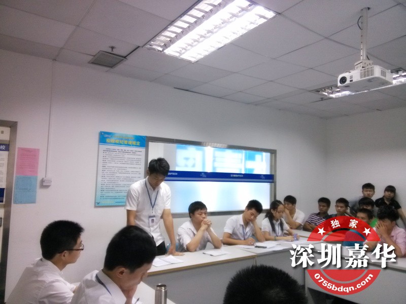 《企業(yè)發(fā)展更注重通才還是專才》主題辯論半決賽火熱進行