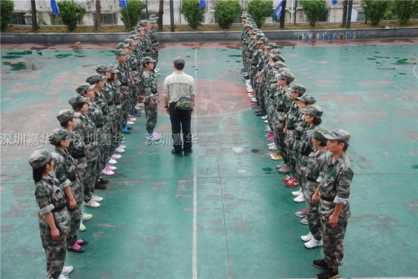 軍事化拓展訓(xùn)練營(yíng)3