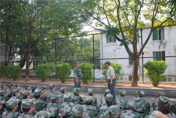 軍事化拓展訓(xùn)練營(yíng)