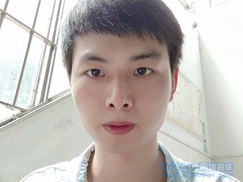 李*同學