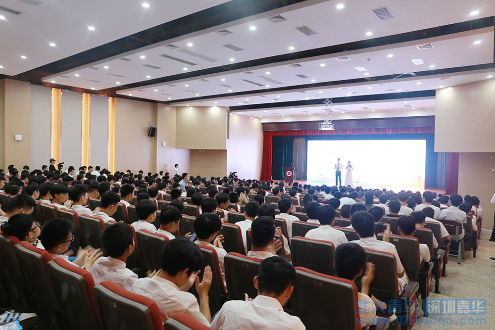 熱烈祝賀深圳嘉華學(xué)校2018年迎新聯(lián)歡會順利舉行
