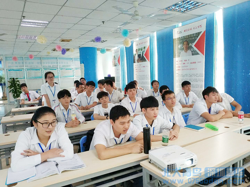 深圳嘉華學校Java知識競賽火熱進行
