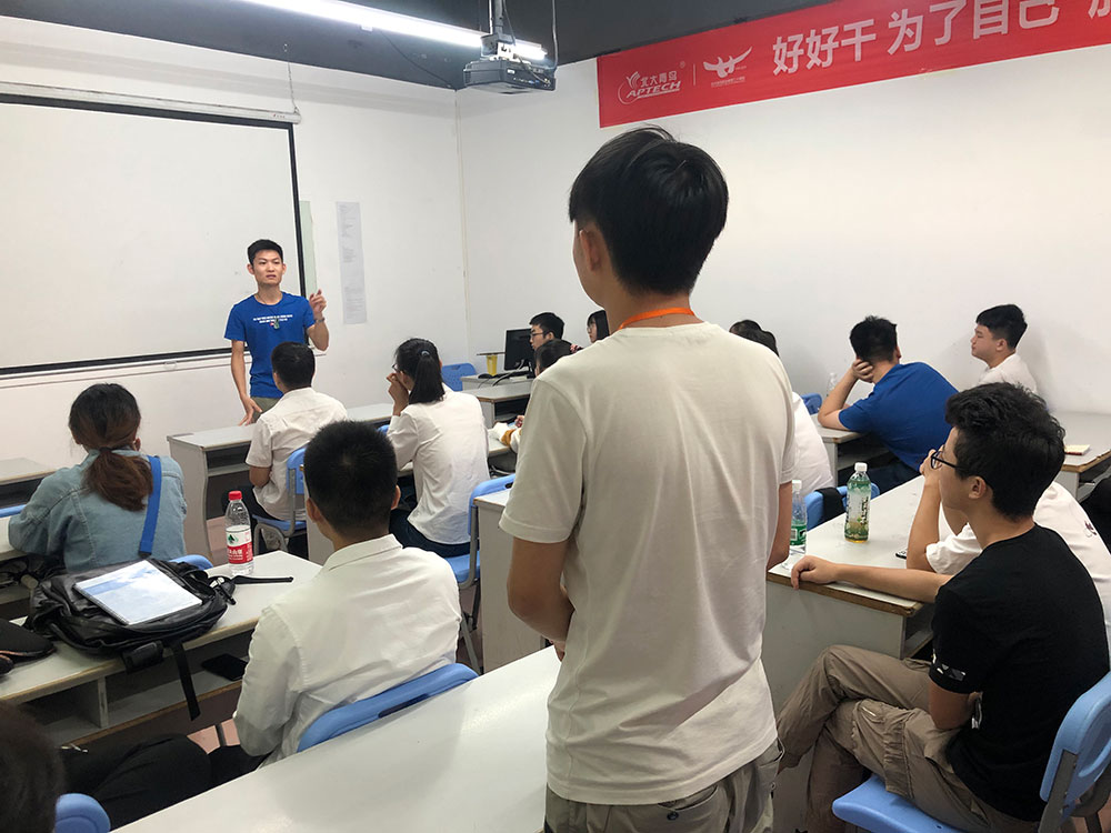 深圳北大青鳥